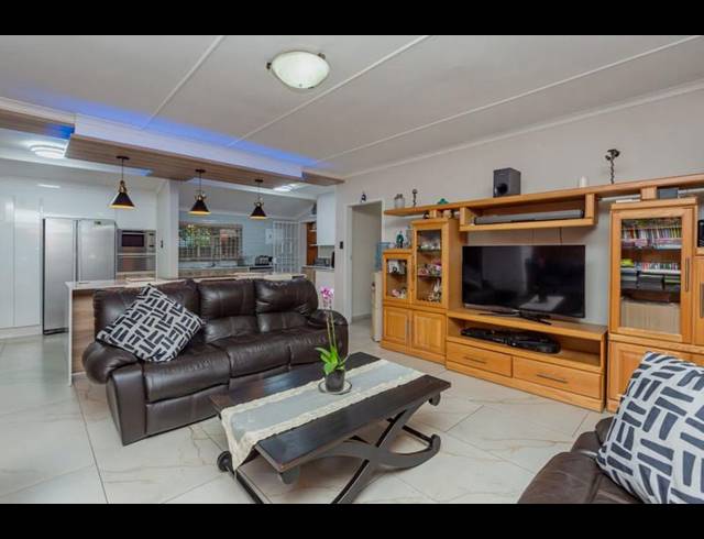 4 BEDROOM HOUSE FOR SALE IN RACEVIEW